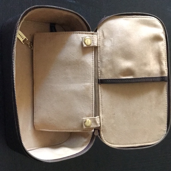 Bobbi Brown Cosmetic Bag in Tortoiseshell with Gold Hardware - Picture 2 of 7